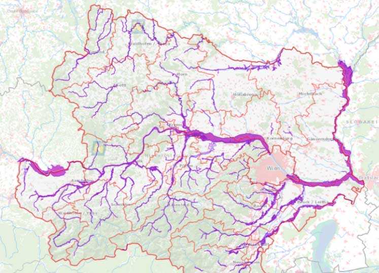 Eine Landkarte von Niederösterreich zeigt hochwassergefährdete Flüsse und Gebiete. Die größeren davon liegen entlang der Donau und March. Etliche hochwassergefährdeten Flüsse entspringen den Kalkalpen.