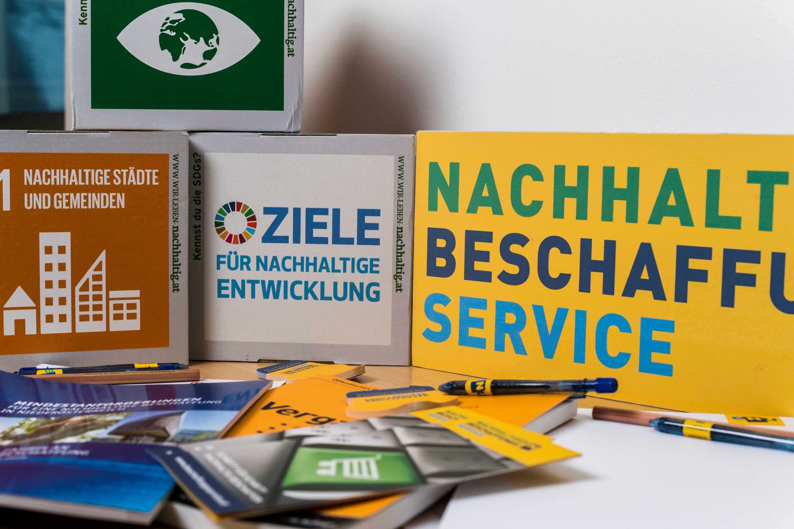 Das Foto zeigt Give aways des NÖ Nachhaltigen Beschaffungsservices.